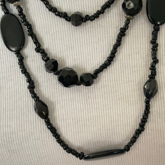 VINTAGE THREE STRAND REAL BLACK STONE NECKLACE - Picture 3 of 4